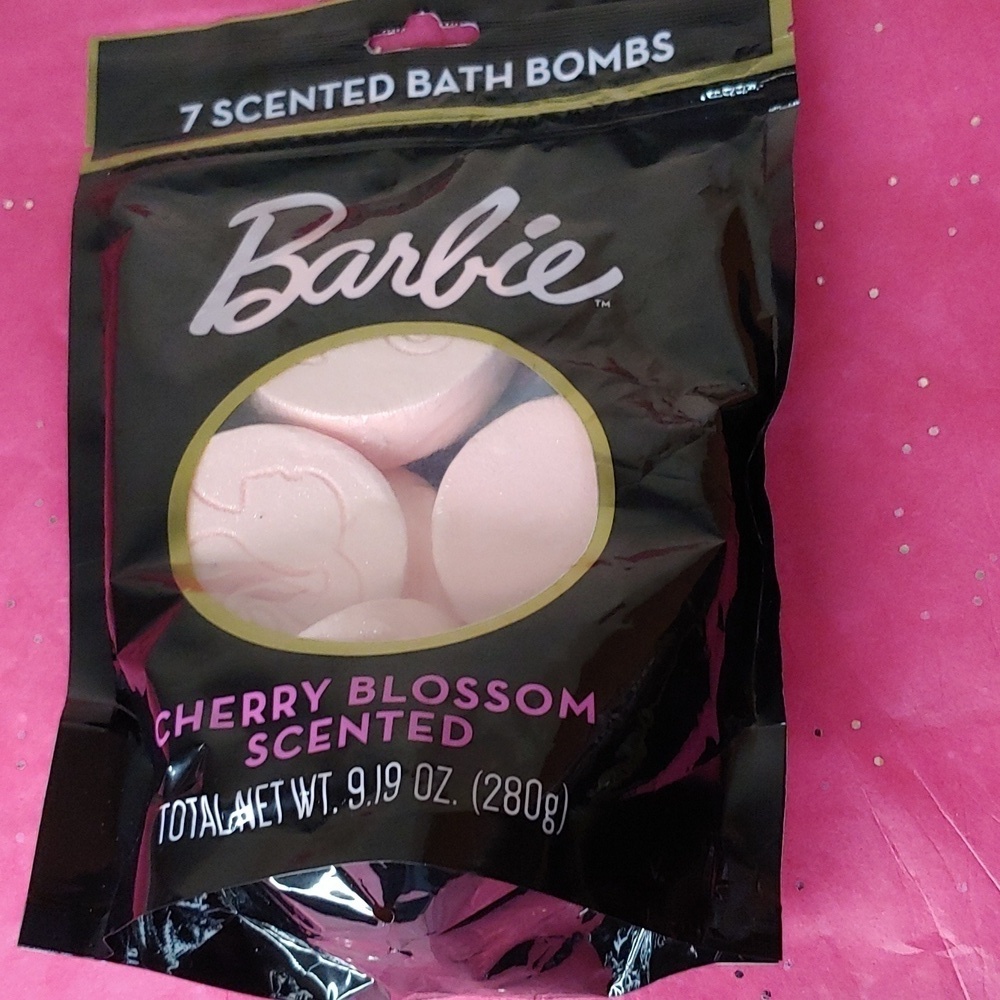 Barbie Bath Bombs Pink Sparkly & Scented Bath Bombs Barbie Bathroom NEW 🫧 🛁 - Picture 2 of 4